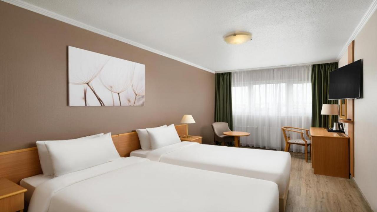 Danubius Hotel Hungaria  или Danubius Hotel Arena 4* - КОЛЕДНА МАГИЯ В БУДАПЕЩА от Варна – празнични базари и красотата на унгарската столица – 3 нощувки